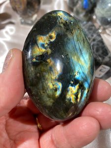Flash Labradorite Palmstone C