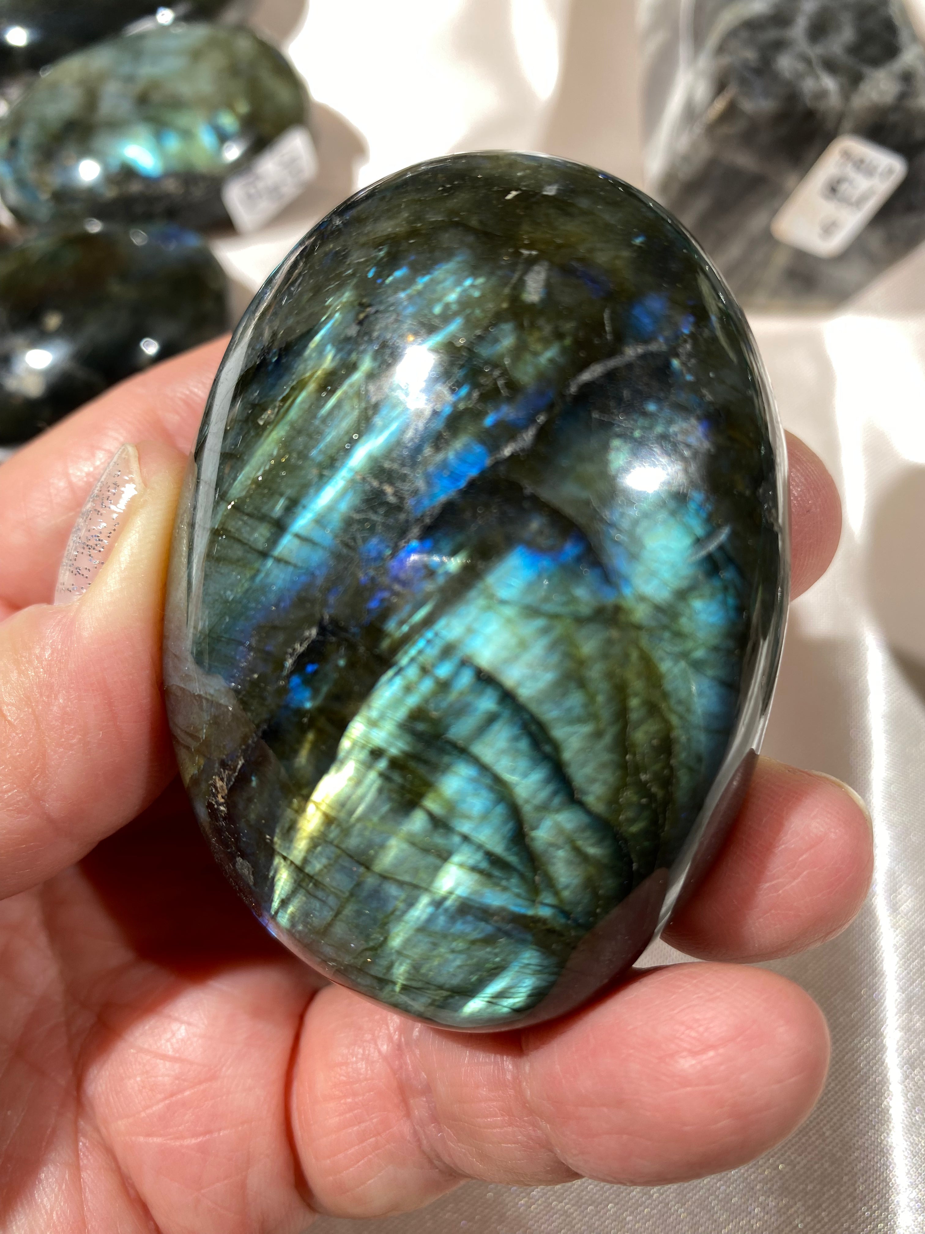 Flash Labradorite Palmstone 34