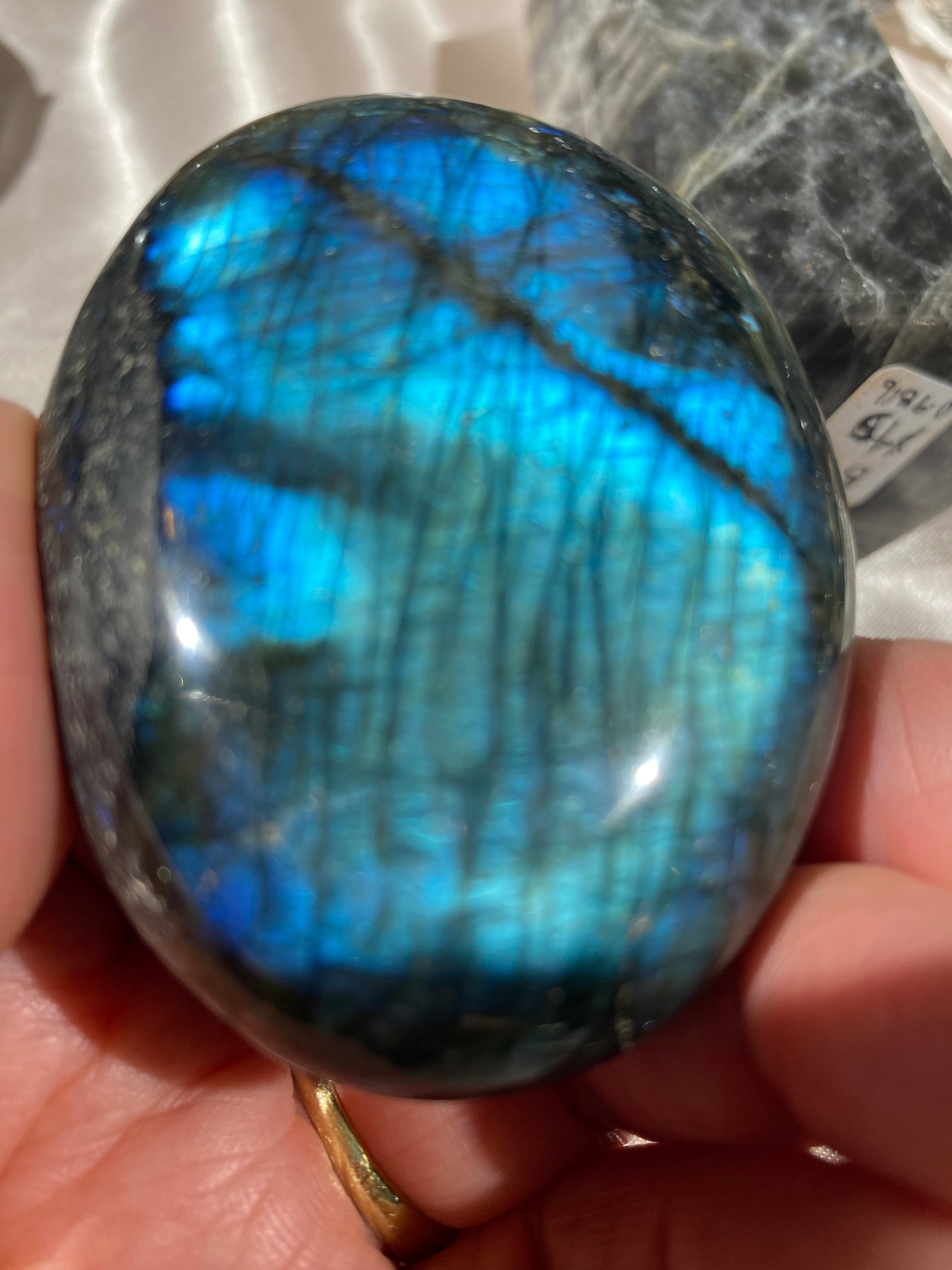 Flash Labradorite Palmstone AA