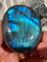 Load image into Gallery viewer, Flash Labradorite Palmstone AA
