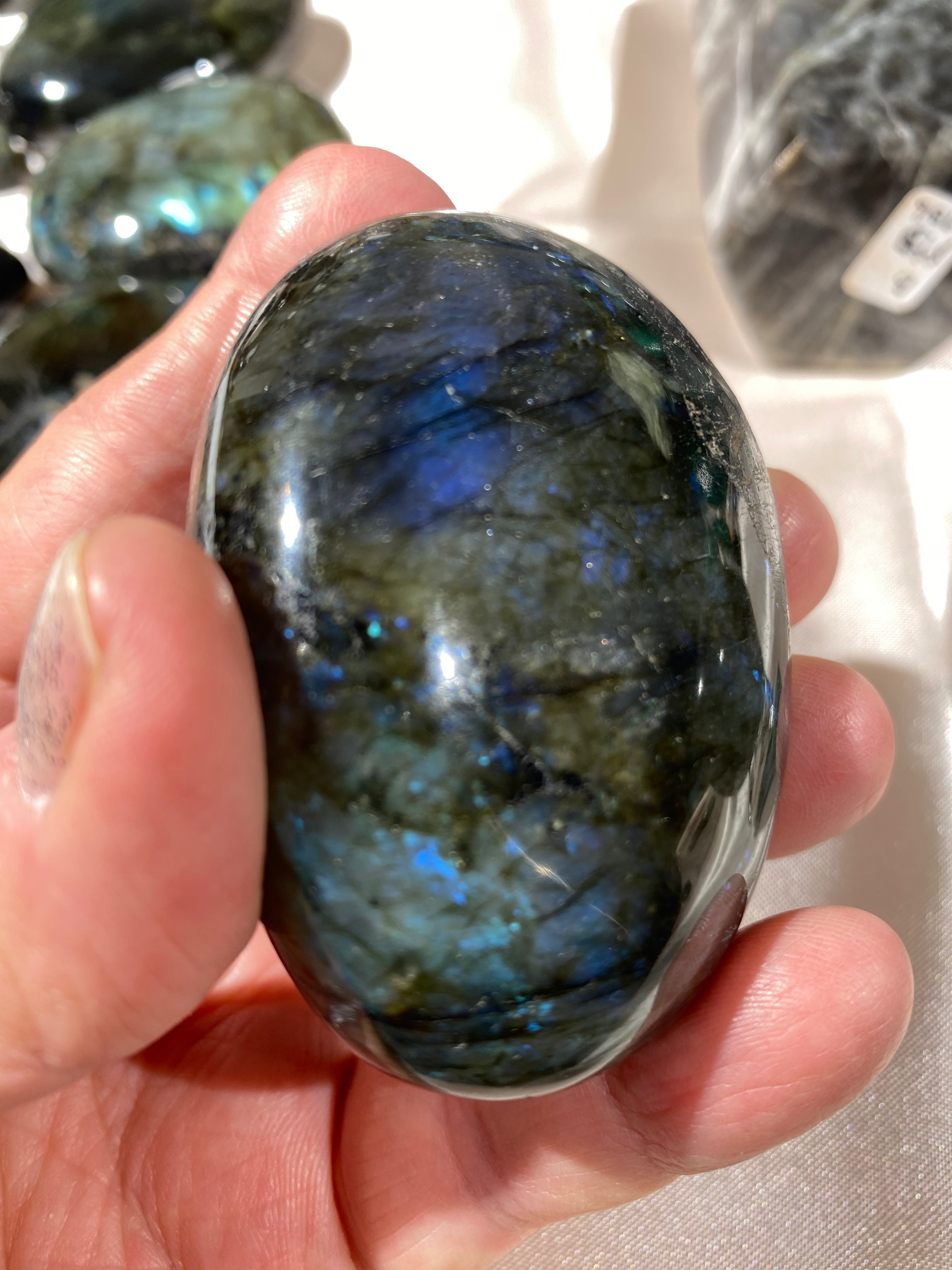 Flash Labradorite Palmstone 34